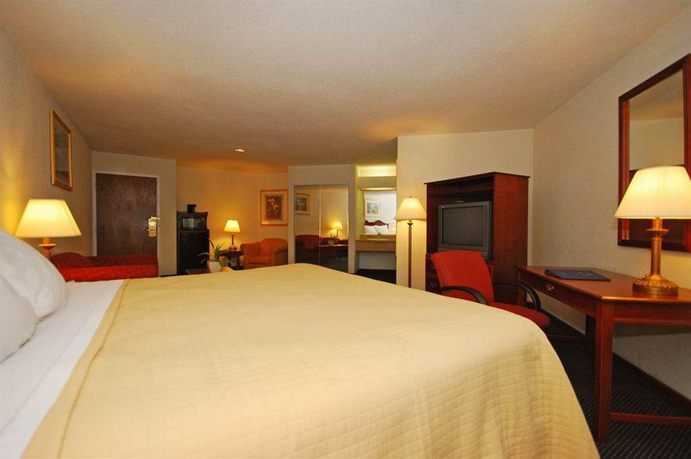 Comfort Inn Chester - Richmond South Экстерьер фото